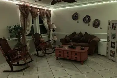 Image de Luxury cozy room in the oasis of South Miami near marina, trails, national park.
