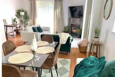 Image de Stylish 2bd/2ba condo 4 miles from Six Flags! Sleeps 6