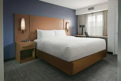 Image de For The Whole Family! Two 2br Suites with Kitchen, Free Breakfast, Outdoor Pool!