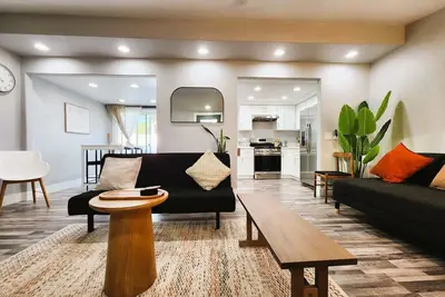 Tastefully Updated Home Near Beach and Disneyland