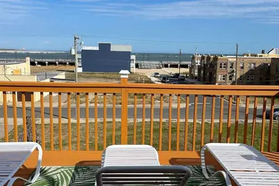Image de Cozy little house on the seaside, tucked away 1 block from the beach & boardwalk