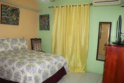 Image de Elegant & Stylish 2br Condo New Kingston