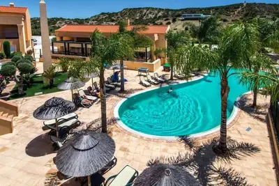 Image de Prime Location! Fully-equipped Kitchen, Outdoor Swimming Pool, Near Luz Beach