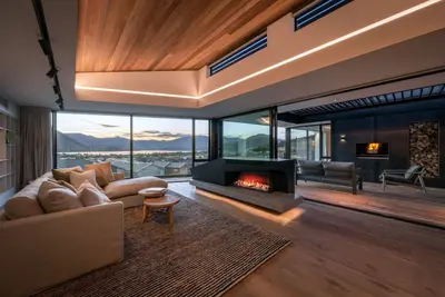 Teitei Home - Modern Home facing Treble Cone Ski Field