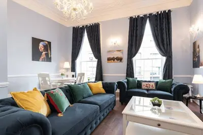 Image de Georgian Luxury Apartment with 4 Poster Bed