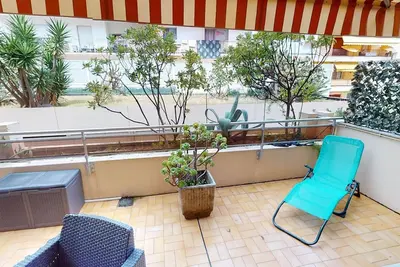 Image de Studio climatisé avec terrasse au calme, centre de Menton, proche plages et commerces