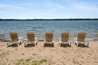Image de Multi-unit with lake views and beach access