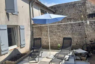 Image de Maison en pierre avec cour Ă 7mn de la plage