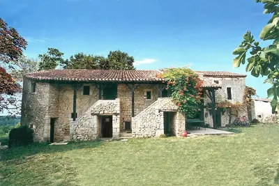 Image de Gîte de Caractère Pour 28 Campagne