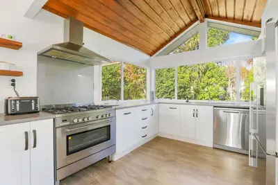 Image de Absolute Redwoods | Stylish Lynmore Home