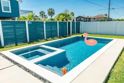 Image de Splash, Soak, and S'mores: Your Bayside Getaway Awaits!