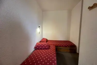 Image de 200m du centre station, 4ème étage, vue pistes de ski, balcon, télévision, casier à ski, 28m²