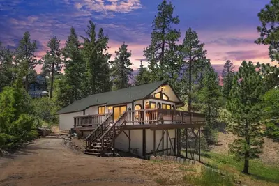 Image de Skyhigh Chalet | Spa Near The Village & Lake