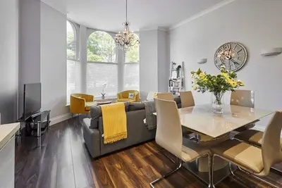 Image de Host & Stay | Brooklands Timeless