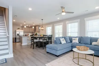 Image de Brand New Construction short walk to the beach!
