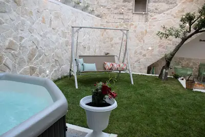 Image de Entire structure consisting of 3 suites with private bath and garden with hydro bath