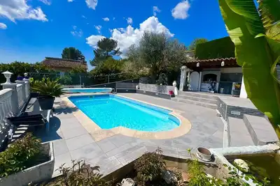 Image de Haut De Villa Avec Piscine Privative