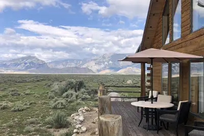 Image de River Frontage! Beautiful log home sitting on Yellowstone River with 360 views!