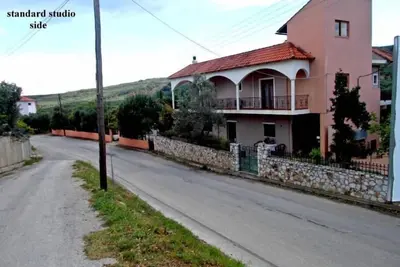 Image de Studio apartments with pool in a graphic greek village - 2km from the beach