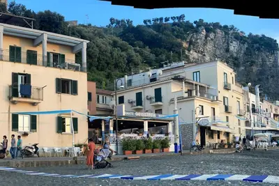 Image de Charming and furnished seafront apartment in Sorrento coast!
