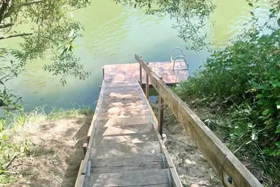 Image de Lazy RiverLodge:Fun Family Cabin on River! Dock! Decks/GmRm/WiFi /HotTub!