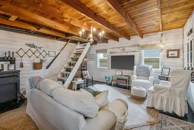 Image de Lake Ontario: 3 bedrooms, 1. 5 baths, water view, fishing, fire pit, pet-friendly