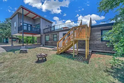 Image de Live Oak | Unprecedented Aerial Container Home