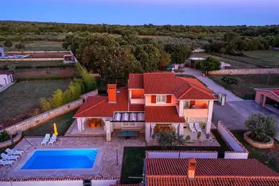 Image de Villa avec piscine privée, ping-pong, Bbq