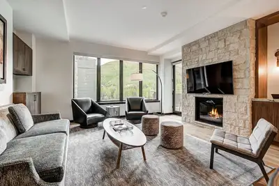Image de Contemporary 2 Br Condo in the Heart of Lionshead by RedAwning - Save 20% on 7+ Nights!