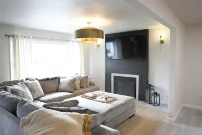 Image de Fully remodeled 4 bedroom 2. 5 bath on the end of a cul-de-sac!