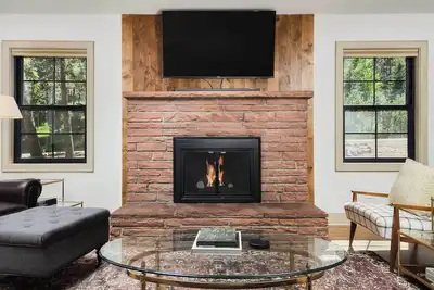 Image de Nature's Escape: Riverfront Views, Hot Tub & Fire Pit