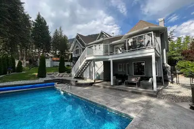 Image de Enjoy life in \"The Hills\"- Home with saltwater pool and spa: sleeps 8!