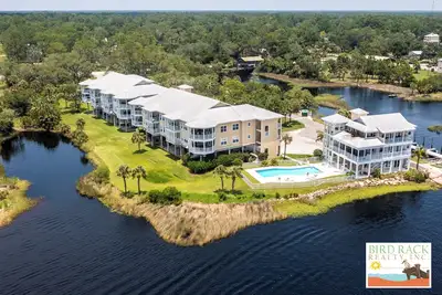 Image de Gulf Breeze Condo #206- Private Boat Ramp and Slip! WiFi! Overlooking the gulf!