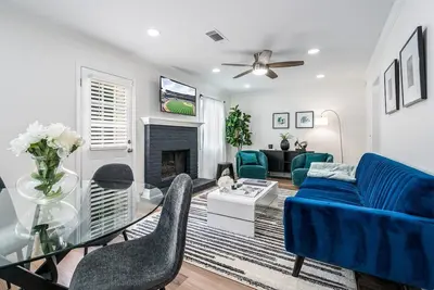 Image de Luxe Smyrna Home near Braves Stadium