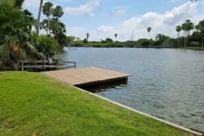 Image de Lakeside A-Frame w\/Deck for Fishing-Short Drive to South Padre Island, Space X.