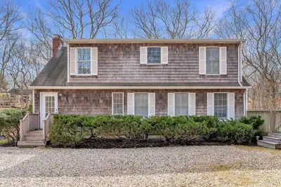 Image de 3 Bedroom 3 Bath House on 2 private acres in Amagansett. Pool, Hot Tub, Firepit
