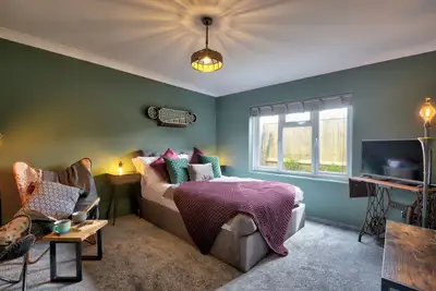Image de Studio-Salle de bain et douche-Signature-Vue sur Jardin-The Annex By The sea
