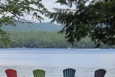 Image de Cozy camp directly on the lake with stunning views!