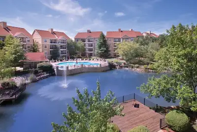 3Bed/2Bath Deluxe Spacious Condo in Central Branson Resort! !