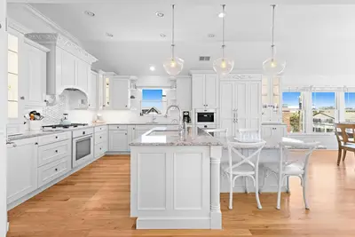 Image de Amazing Beach House for rent with heated pool & sun deck - Family & Pet Friendly