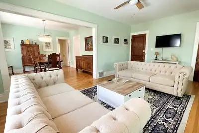 Image de The Antique Reno is walking distance to the Falls and in a historic area.