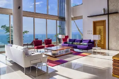 Image de Experience the Height of Luxury: Unforgettable Stay in our 3 Br Penthouse