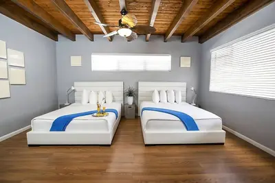 Image de There’s Always Time for a Tan! Steps From Beach, On-Site Restaurant and Bar