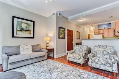 Image de Bay St Loft by City Market and River Street