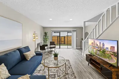 Image de Cozy Townhome| Moffitt| Pool| Gym| Fast WiFi| 2b2b