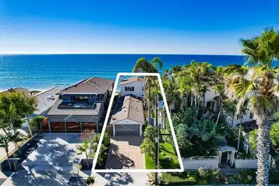 Image de Spacious 2 Story Ocean Front House ☆ 3 Outdoor Spaces ☆ Ac