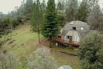 Image de Tranquil dome in Gold country forest