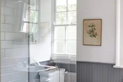 Image de Designer's Stylish Cottage In Leafy Highgate