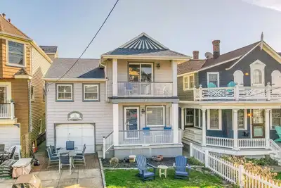Image de 6 1/2 Embury -Dog Friendly First beach block home with 4 bedrooms.