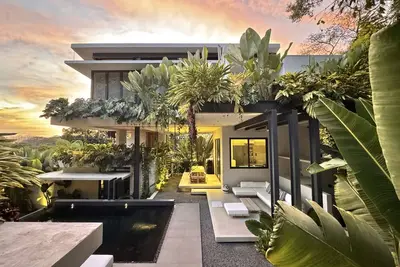 Image de Kunuk – Luxe 6-Bedroom Villa, 3-Min Walk to Surf & Sunset